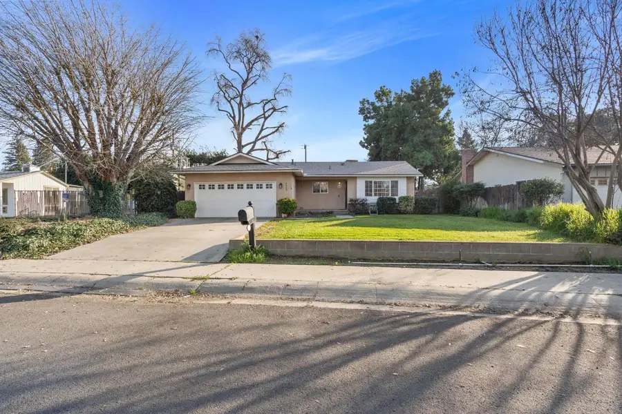 723 W Cambridge Avenue, Visalia, CA 93277 - #3