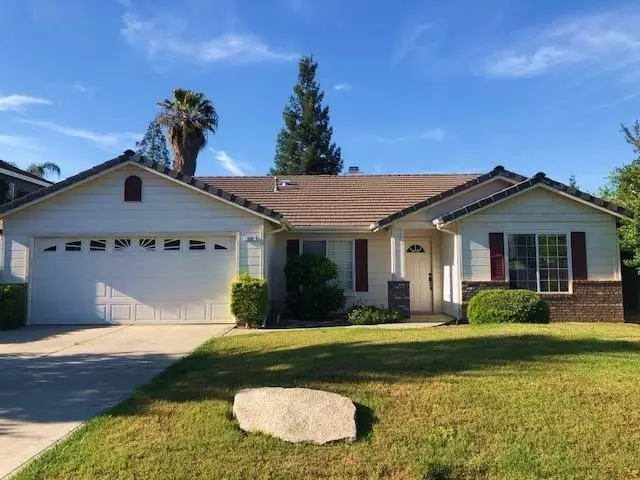 524 W Russell Avenue, Visalia, CA 93277 - #2