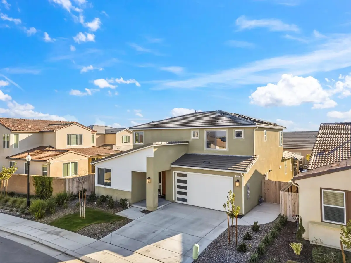 952 Pinnacle Drive W, Madera, CA 93636 - #1