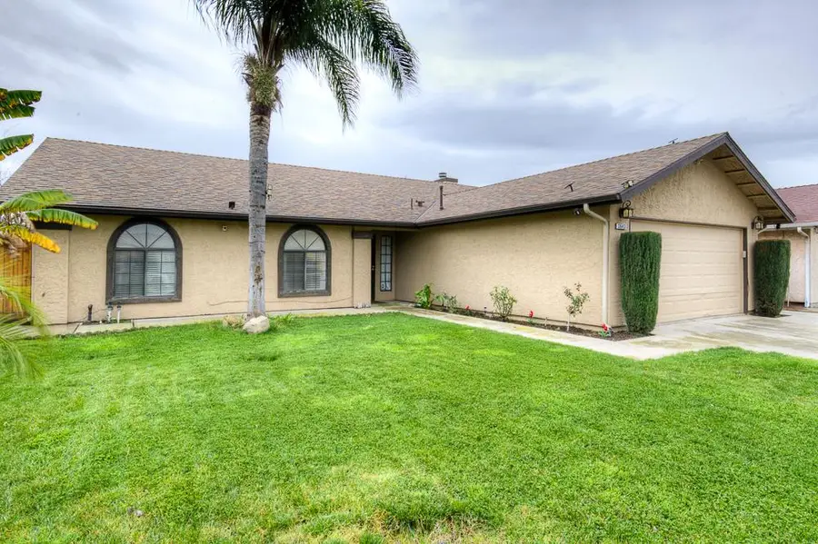 3643 W Robinson Avenue, Fresno, CA 93722 - #2