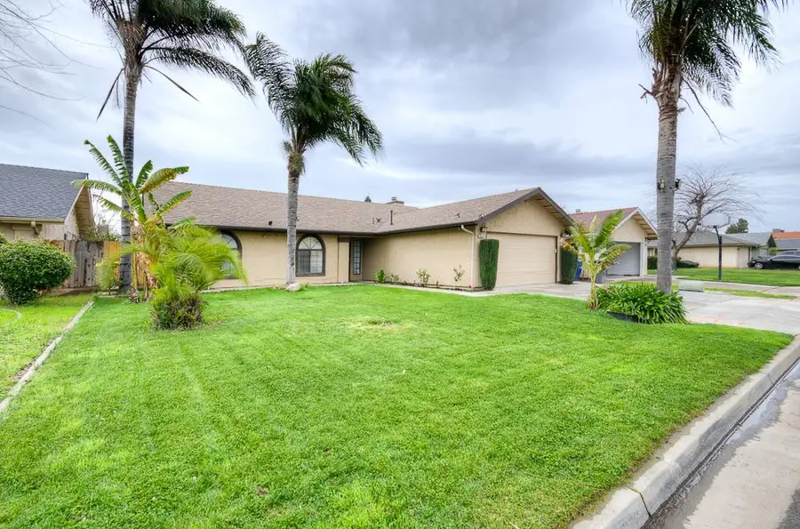 3643 W Robinson Avenue, Fresno, CA 93722 - #3