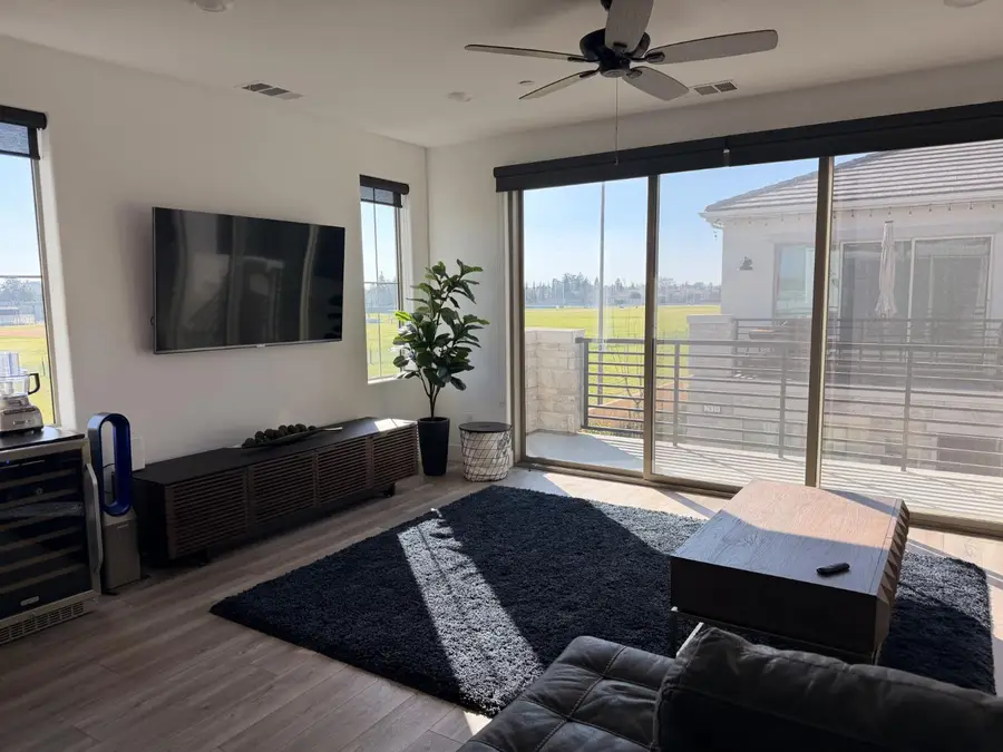 2829 E Tamarind Drive, Fresno, CA 93730 - #2