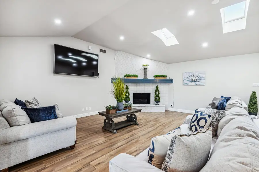 4341 W Dakota Avenue, Fresno, CA 93722 - #3