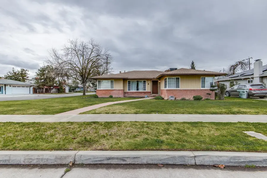 703 W Princeton Avenue, Fresno, CA 93705 - #2