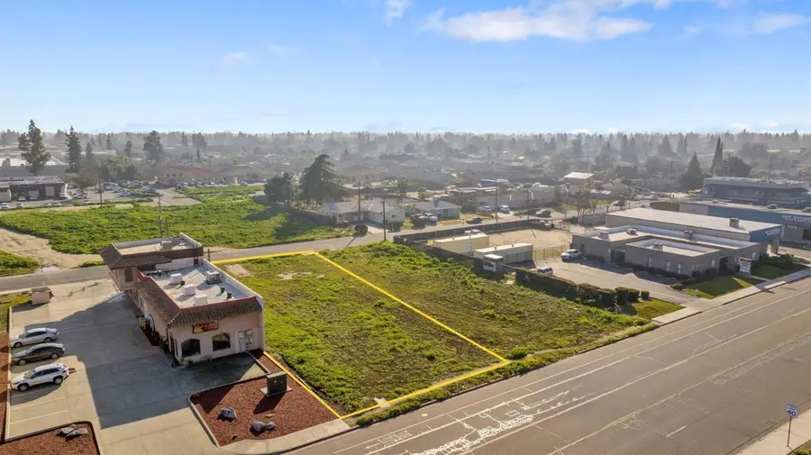 2248 W Monte Vista Avenue, Visalia, CA 93277 - #2