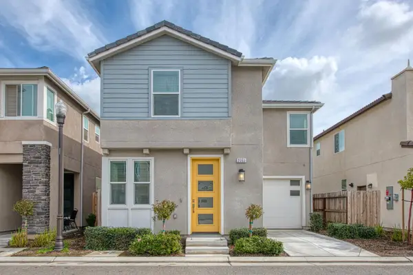 2053 N Ralph Lane, Clovis, CA 93619