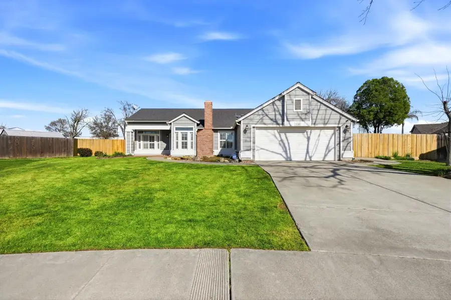 3207 Juniper Court, Hanford, CA 93230 - #2