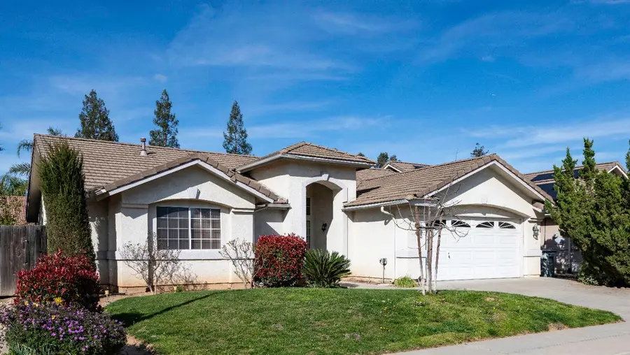 4514 W Oswego Avenue, Fresno, CA 93722 - #2