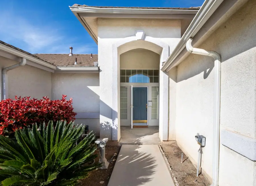 4514 W Oswego Avenue, Fresno, CA 93722 - #3