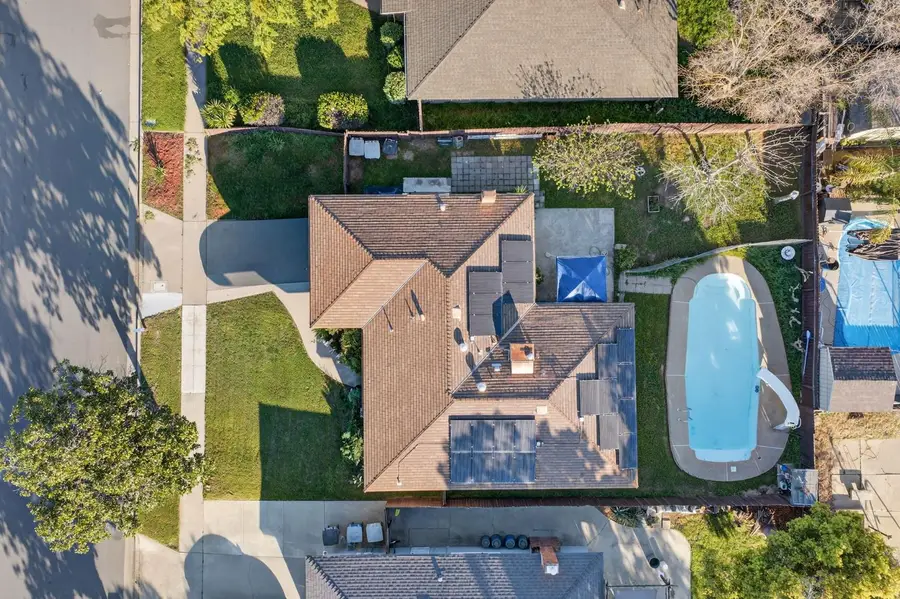 3323 W Indianapolis Avenue, Fresno, CA 93722 - #3