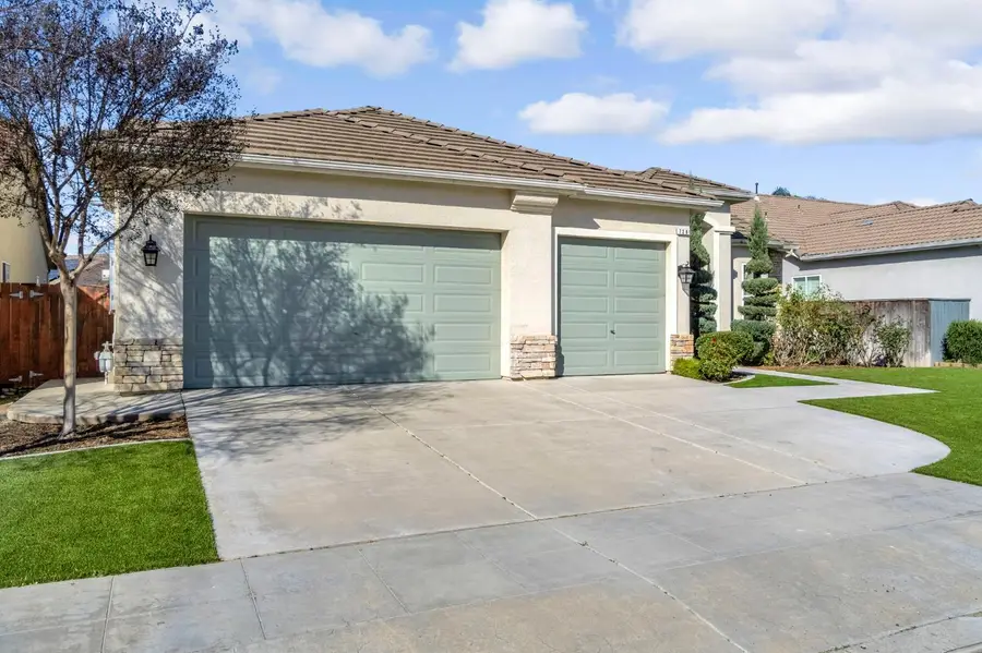 7261 N Ivanhoe Avenue, Fresno, CA 93722 - #3