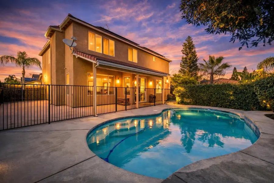 2707 E Omaha Avenue, Fresno, CA 93720 - #2