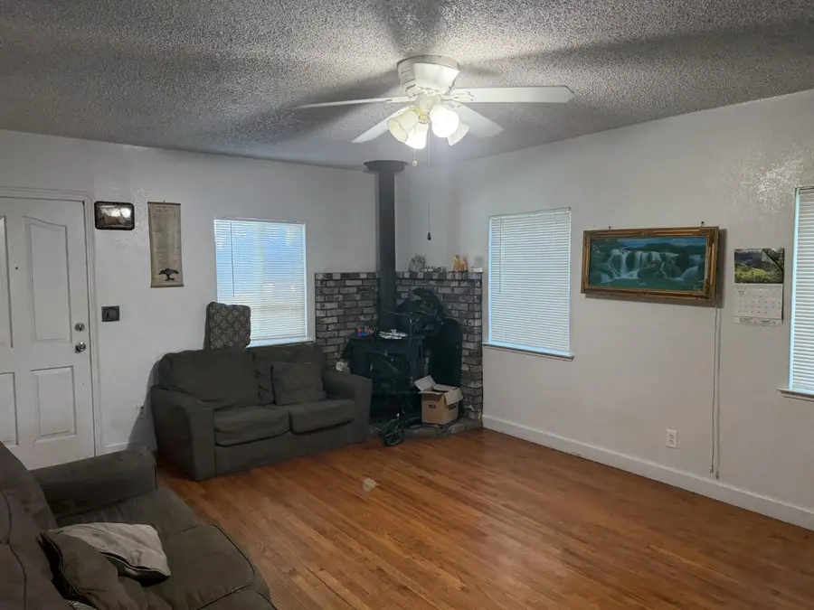 930 Sierra Street, Madera, CA 93638 - #3