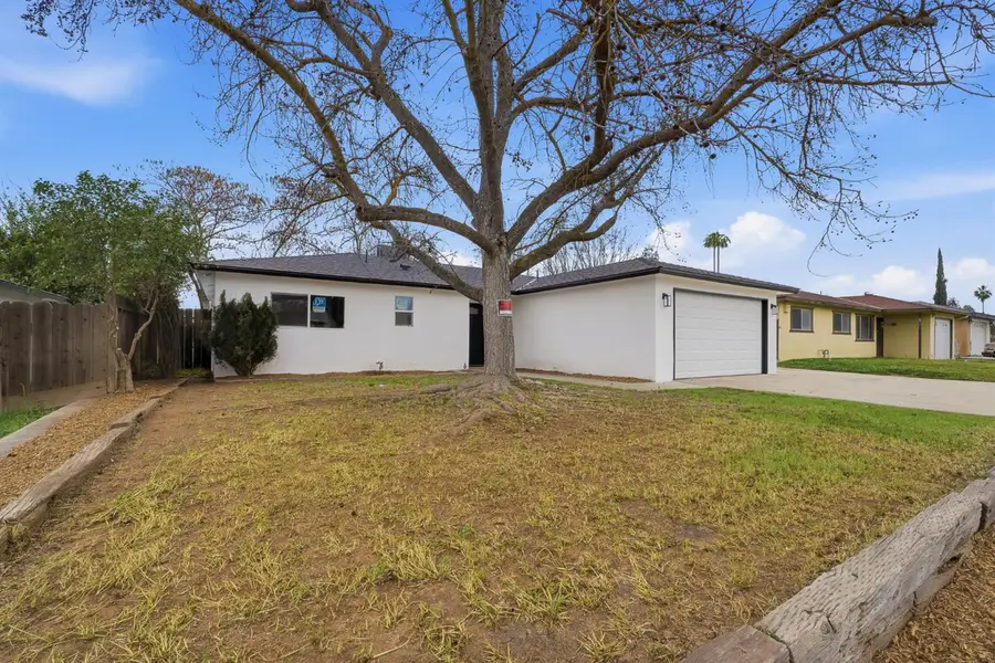 4573 N Woodson Avenue, Fresno, CA 93705 - #2