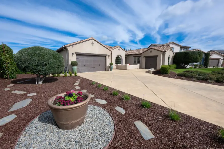 3205 Lexington Avenue, Clovis, CA 93619 - #2