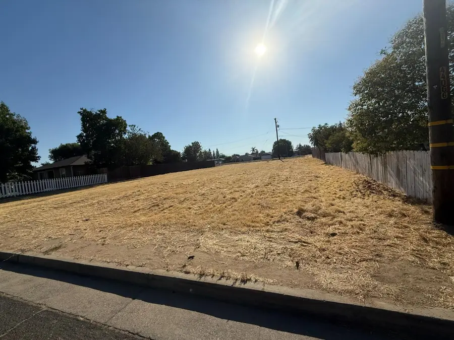 800 Whitney, Dinuba, CA 93618 - #2