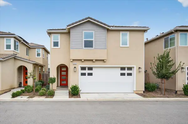 2015 N Walling Lane, Clovis, CA 93619