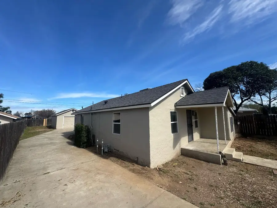 2743 E Hammond Avenue, Fresno, CA 93703 - #2