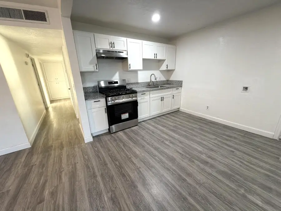 1565 W Hawes Avenue, Fresno, CA 93706 - #2