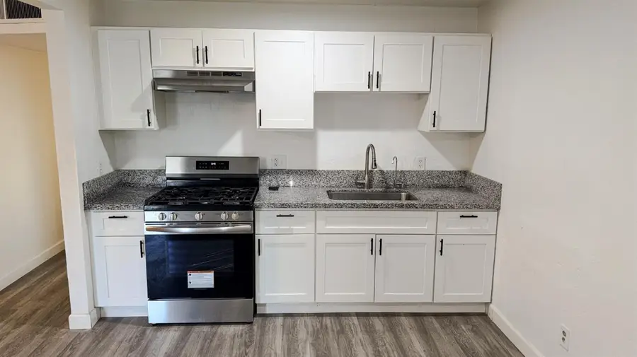 1565 W Hawes Avenue, Fresno, CA 93706 - #3