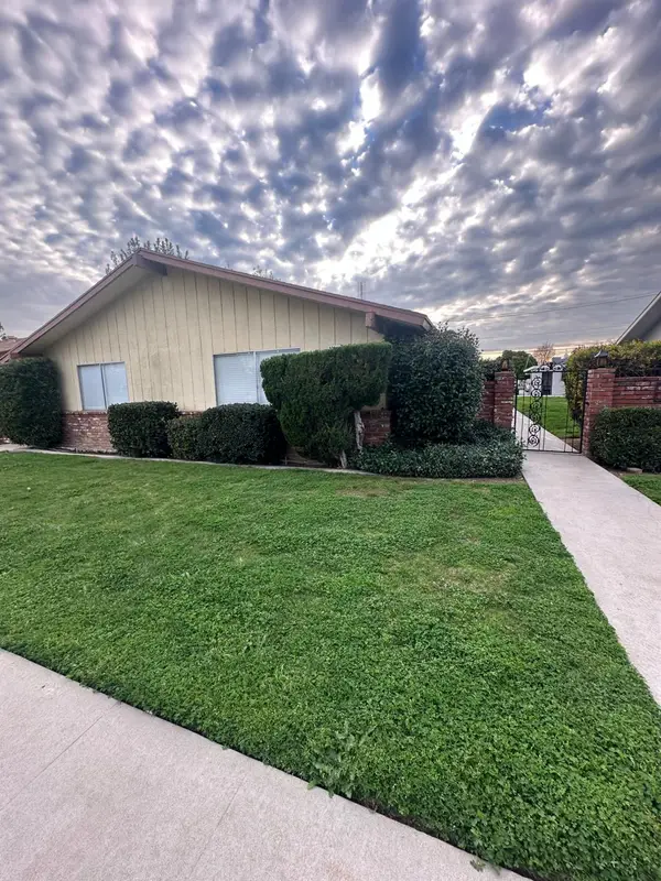 220 Pollasky Avenue #A, Clovis, CA 93612
