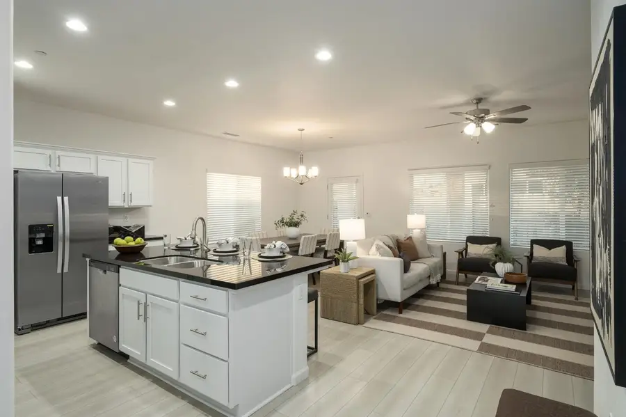 1449 Crimson Way, Dinuba, CA 93618 - #3