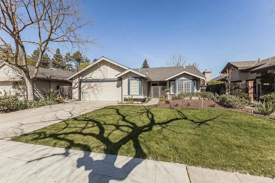 3276 W Spruce Avenue, Fresno, CA 93711 - #2