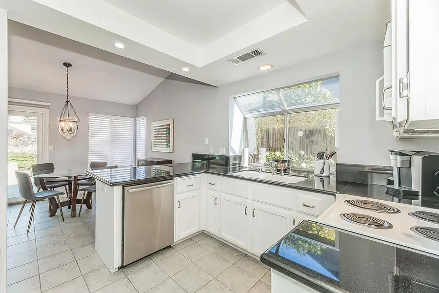 3276 W Spruce Avenue, Fresno, CA 93711 - #3