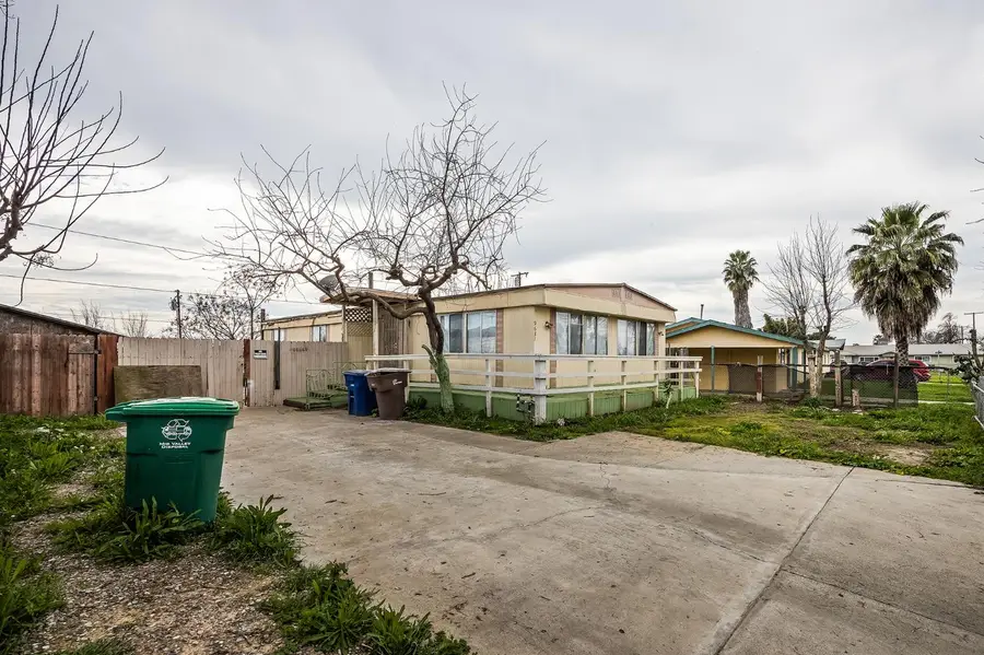 9631 Garden, Hanford, CA 93230 - #2