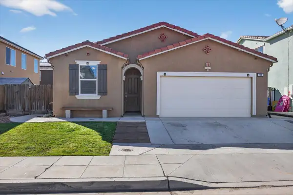 118 Peerless Street, Madera, CA 93638