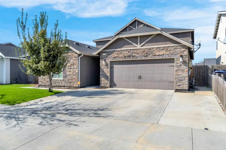 2425 N Divisadero Street, Visalia, CA 93291 - #2