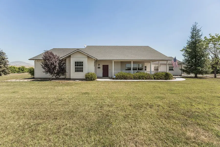 4350 Navelencia Avenue, Reedley, CA 93654 - #2