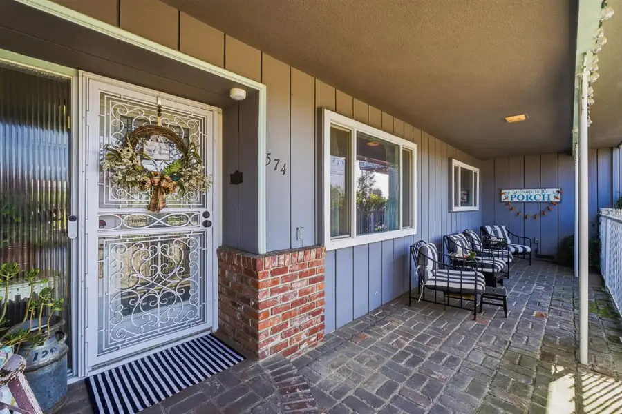 574 N Frankwood Avenue, Reedley, CA 93654 - #2