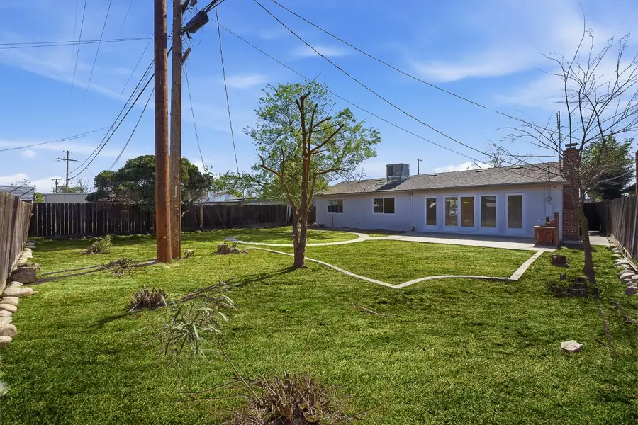 3915 E Holland Avenue, Fresno, CA 93726 - #2