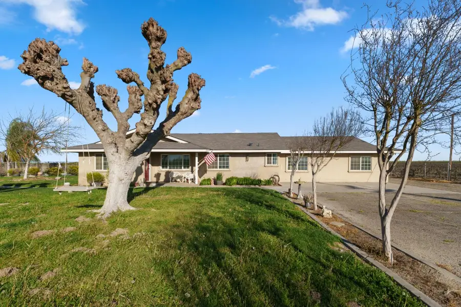 2938 N Trinity Avenue, Kerman, CA 93630 - #2