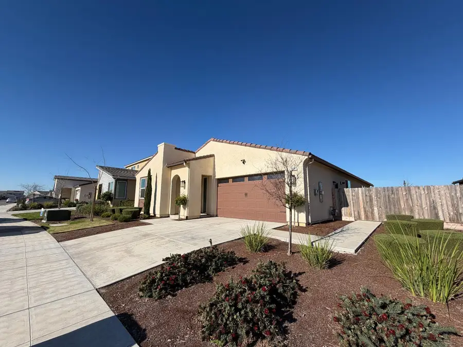 660 Atlantica Drive S, Madera, CA 93636 - #2