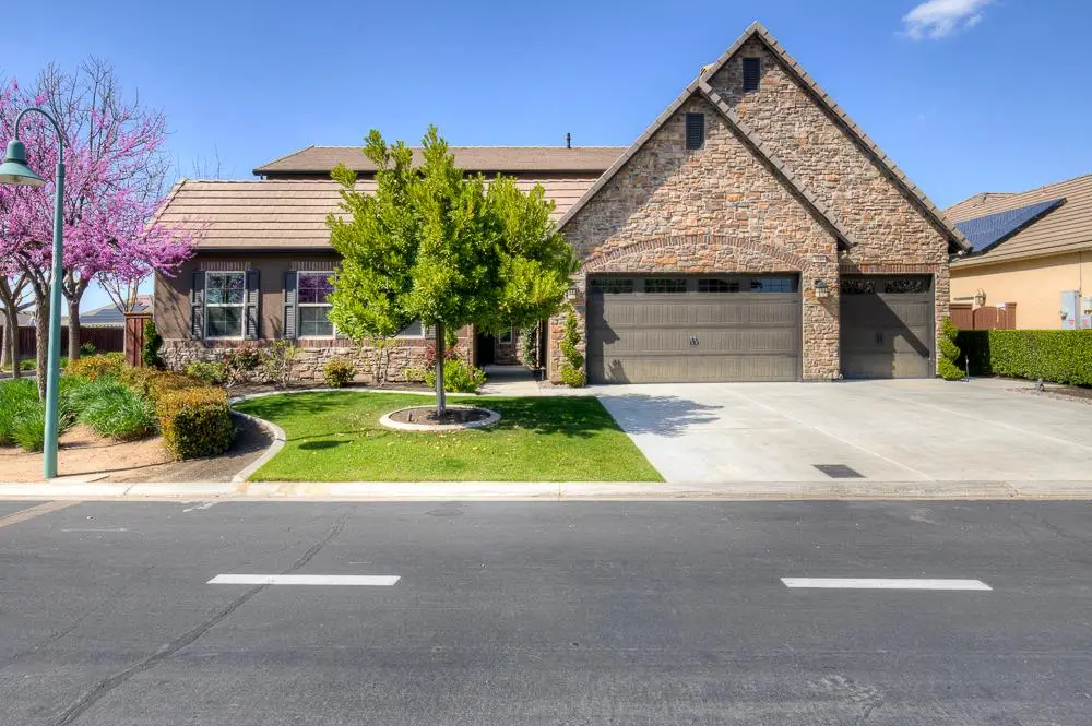 4249 N Waterside Drive, Clovis, CA 93619 - #1