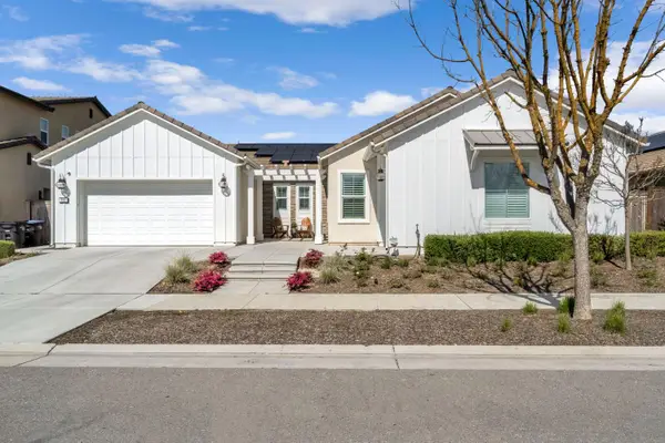 713 Harvest Drive, Madera, CA 93636