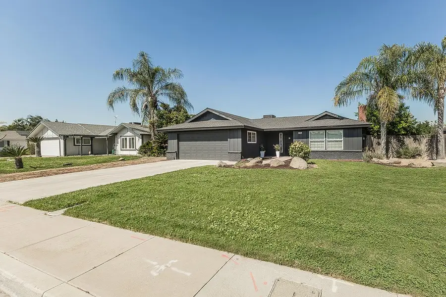 714 E Ann Drive, Reedley, CA 93654 - #3