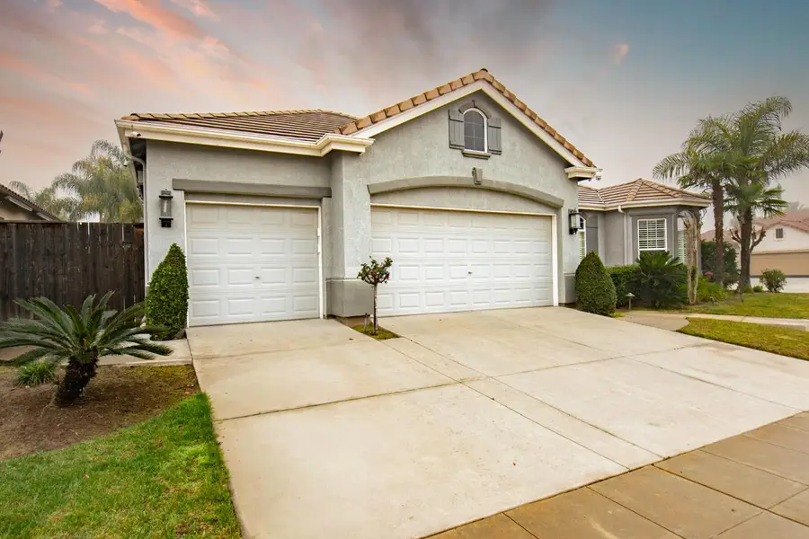 1890 N Hornet Avenue, Clovis, CA 93619 - #2