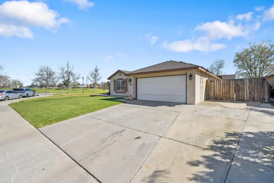 1915 Valley Springs Avenue, Hanford, CA 93230 - #2