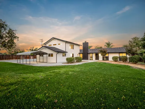 9226 N Fowler Avenue, Clovis, CA 93619