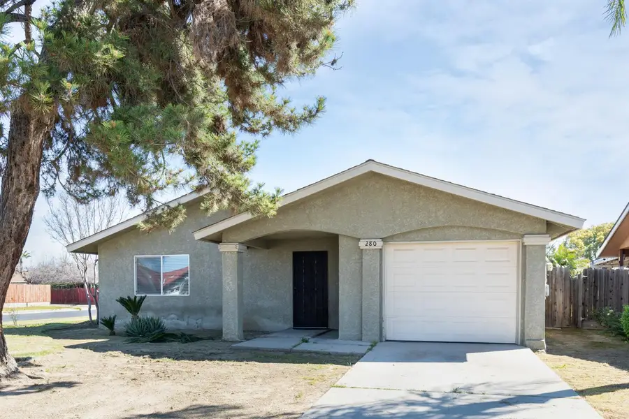 280 N Lillie, Dinuba, CA 93618 - #2