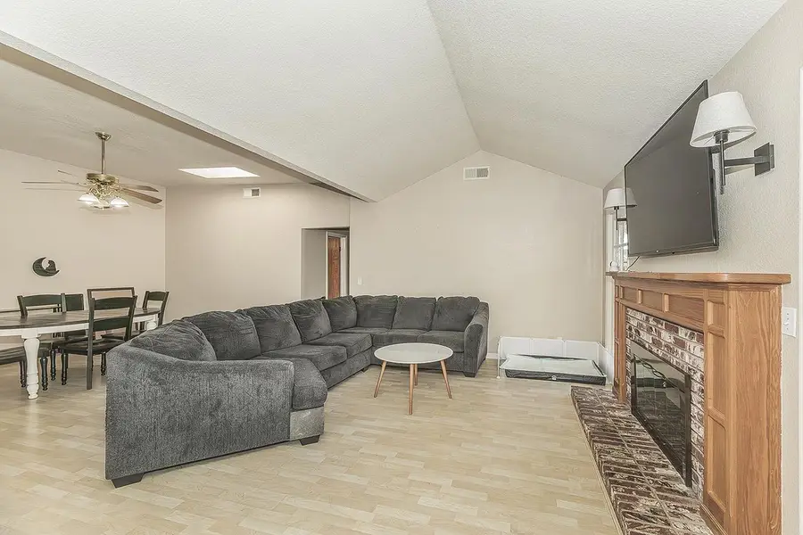 125 Queen Lane, Madera, CA 93637 - #2