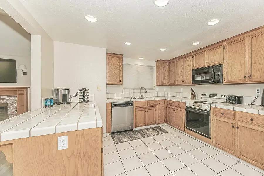 125 Queen Lane, Madera, CA 93637 - #3