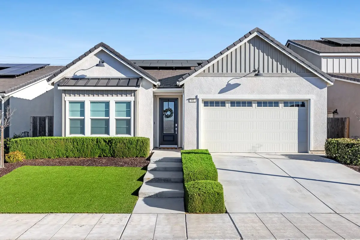 601 Wishon Avenue W, Madera, CA 93636 - #1