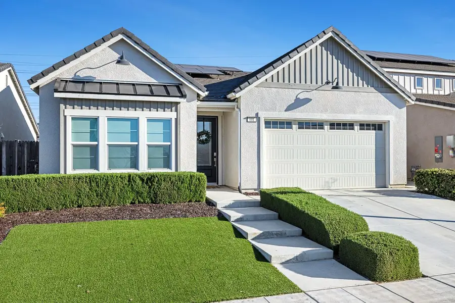 601 Wishon Avenue W, Madera, CA 93636 - #3