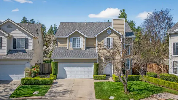 1079 E Monticello Circle, Fresno, CA 93720