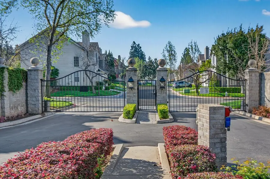 1079 E Monticello Circle, Fresno, CA 93720 - #3