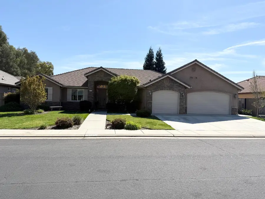 2670 Muncie Ave, Clovis, CA 93619 - #2